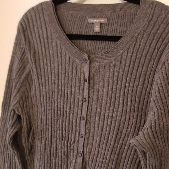**SOLD** Apt 9 Heather Grey Cable Knit Sweater. - Picture 3 of 8